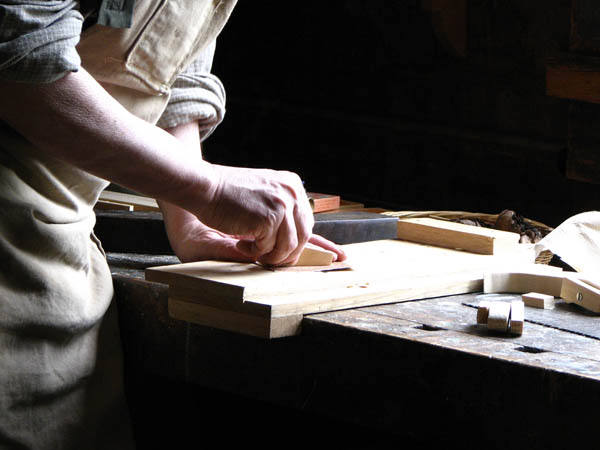 Nacemos de la influencia y formación  heredada en el sector de la <strong>carpintería de madera y ebanistería  en Garrigoles.</strong>